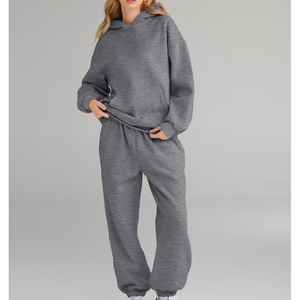 Vêtements de salon à la mode pour les femmes Jogger athlétique Costume deux pièces Survêtement de style décontracté pour les femmes Fabriqué au Pakistan - Product Image 3