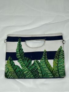 Bolsas con cremallera bordadas y lentejuelas hechas a medida con diseño de hojas verdes para tiendas de accesorios de moda para reventa - Product Image 5