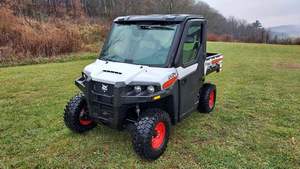 Véhicule utilitaire agricole tout-terrain Bobcats 4x4 robuste, tracteur à roues côte à côte puissant avec pompe à moteur et engrenage, état d'occasion - Product Image 3