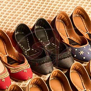 Khussa pour femmes en soie brute de couleur unie fabriquée au Pakistan, service OEM, faible MOQ - Product Image 5