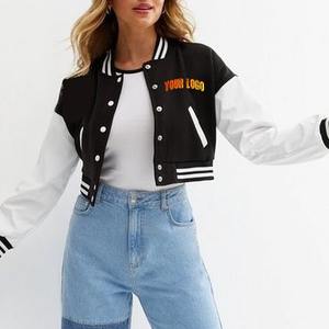 Service OEM Veste d'université d'hiver pour femmes Streetwear à manches longues et recadrée Veste de baseball boutonnée avec poches et logo personnalisé - Product Image 2