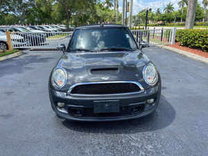 MINI Cooper S Convertible 2014, 2 Puertas, Volante a la Izquierda, Asientos de Cuero, Cámara Trasera, Techo Solar, Faros LED, 8 Bolsas de Aire, Pantalla Táctil, Euro - Product Image 3