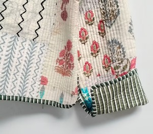 Chaqueta de invierno Reversible de algodón hecha a mano de alta calidad para mujer, diseño único con múltiples parches, bolsillos acolchados estampados exportados - Product Image 2