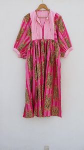 Robe mi-longue tigre à rayures roses de haute qualité avec col profond et fermeture en bloc imprimé mini robe longue fabricant indien - Product Image 5