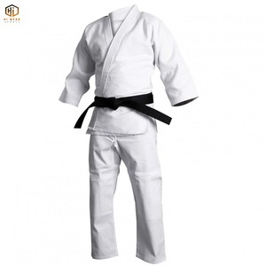 Meilleure qualité Arts martiaux uniforme Double tissage 950g blanc Judo Gi avec ceinture blanche à vendre fabriqué au Pakistan - Product Image 1