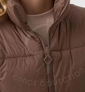 Gilet rembourré à capuche élégant pour l'extérieur Gilet de style décontracté à fermeture éclair et col montant de couleur personnalisée fabriqué au Pakistan - Product Image 5