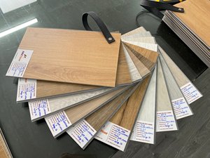 พื้น PC 20mil 7มม. กันน้ำลามิเนตกันน้ำกันลื่นพื้นไม้โอ๊คสำหรับบ้านหรือสำนักงานผู้ผลิตในเวียดนาม - Product Image 5