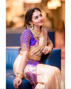 Dernier modèle de sari décontracté en georgette de soie avec un riche pallu et un travail jacquard sur toute la surface - Product Image 6