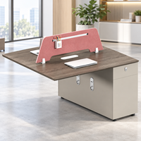 Bureau de travail moderne avec armoire de rangement, design modulaire et gestion des câbles pour un espace de travail flexible