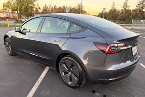 รถเทสล่า โมเดล 3 ปี 2022 สภาพใช้งานมาแล้ว - Product Image 2