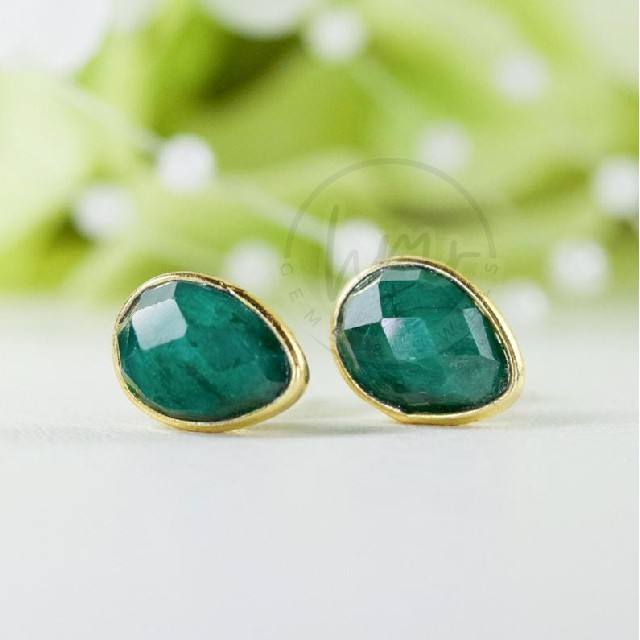 สีเขียว