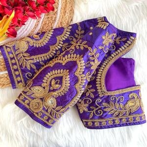 Patrón de seda banarasi pesado moderno Trabajo hecho a mano pesado Hilo de pavo real hermoso y trabajo AARI tanto en la manga como en la parte trasera - Product Image 2