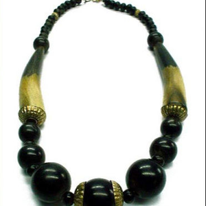 Collier pendentif en perles de corne classique de buffle artificiel unisexe fait à la main par glowin fashion - Product Image 1