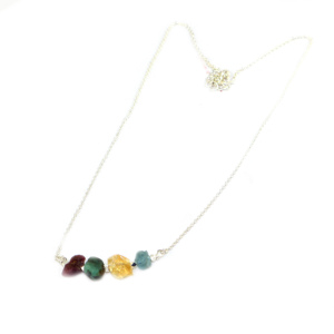 Collier à chaîne en argent plaqué 925 avec pierres précieuses brutes naturelles de style contemporain, cristal de guérison, bijoux pour femmes, vente en gros - Product Image 2
