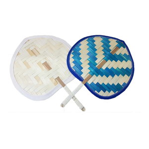 Abanico de hoja de palma, abanico de bambú hecho a mano, diseño ecológico, perfecto para bodas tropicales, favores de fiesta y decoraciones de verano - Product Image 1