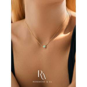 Collana Trendy con Pendente a Raggi di Sole in Opale Placcato Oro, Design a Raggi di Sole, Inossidabile, con Gemma, Regalo Perfetto per - Product Image 5