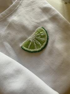 Breloque et porte-clés en forme de champignon brodé à la main en alliage de haute qualité, écologique et durable, provenant d'Inde - Product Image 6