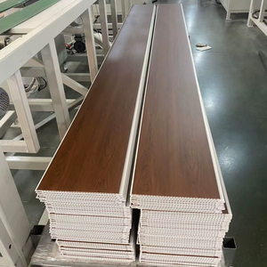 Mattonelle del soffitto del <span class=keywords><strong>PVC</strong></span> di alta qualità interna per la decorazione della sala di legno grano di laminazione a prova di umidità pannello - Product Image 1