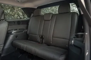 2024 Coupe Turbo Sièges en cuir Transmission intégrale Faible kilométrage Boîte automatique Conduite à gauche Énergie essence/électrique - Product Image 4