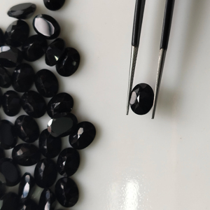 Spinelle noir naturel 9x7MM, coupe ovale, meilleure qualité, pierre précieuse en vrac pour la fabrication de bijoux - Product Image 1