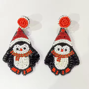Pendientes de muñeco de nieve de Navidad hechos a mano, diseño de aro con cuentas para mujer, joyería festiva única para vacaciones, accesorio de invierno - Product Image 2