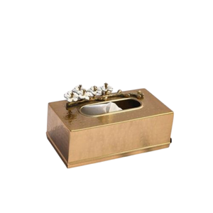 Vaisselle rectangulaire moderne de stockage martelée de support de boîte de mouchoirs avec l'accent élégant de fleur pour les mariages et la décoration intérieure - Product Image 3