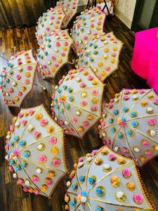 Parapluie de mariée floral décoratif, décoration, toile de fond de scène, décoration de Ganpati, parasol, parapluie blanc, parapluie de marié mariée - Product Image 3