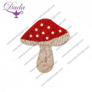 Broche de crapaud, broche champignon, broche de broderie d'orfèvrerie, broderie à la main, broderie de fil métallique Logo personnalisé - Product Image 1