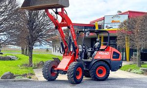 Chargeuse sur pneus Kubota R530, capacité de levage élevée, construction compacte, moteur diesel Euro5/EPA, 4x4, commande PLC, transmission par engrenages - Product Image 5