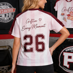เสื้อเจอร์ซีย์ฟุตบอลโอเวอร์ไซส์ลายกราฟิกสไตล์อนิเมะแบบคอลแลบกับตัวละครสำหรับแฟนๆผู้หญิง สไตล์สตรีทแวร์  รับผลิตตามแบบ OEM พร้อมลิขสิทธิ์ - Product Image 2