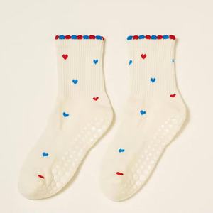 Calcetines de Pilates Antideslizantes Premium con Logotipo Personalizado OEM, Calcetines de Yoga Antideslizantes Cálidos de Alta Calidad, Calcetines de Marca de Pilates de Lujo con Volantes - Product Image 2