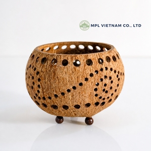 Vente en gros de porte-bougies en coquille de noix de coco du Vietnam, plusieurs motifs sculptés à la main, motifs perforés, lanternes en noix de coco écologiques - Product Image 1