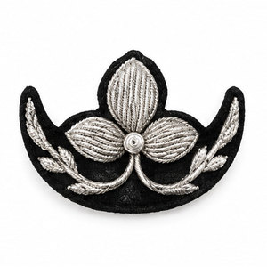 Badge brodé artisanal en fil de métal professionnel, patch décoratif personnalisé à coudre pour chapeaux, vêtements et accessoires - Product Image 1