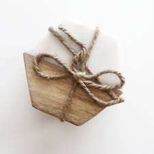 Décoration de table de dessous de verre demi-bois et demi-marbre marron rond classique avec dessous de verre en bois et en marbre pour la maison ou le bureau - Product Image 3