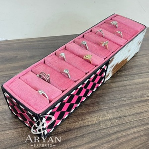 Boîte à bagues occidentale en cuir de vache usiné à la main, présentoir en velours rose à emplacements multiples, porte-bijoux en damier pour boutique - Product Image 1