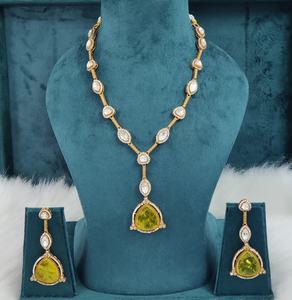 Ensemble de collier en laiton avec pierre polki et doublet en moissanite, collier minimaliste de luxe avec de belles boucles d'oreilles, idéal pour les soirées - Product Image 2