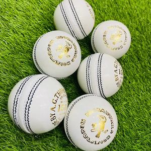 Bolas de cricket Color blanco Hombres Tamaño 156gm Revestimiento a prueba de agua Mejor para 35-50 Overs Match - Product Image 1