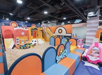 Grande zone de jeux intérieure pour parc d'attractions avec structure en acier galvanisé, taille personnalisable