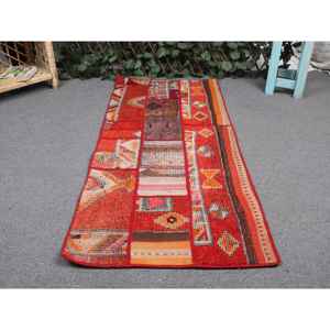 Alfombra Vintage de 1.8x4.2 pies, Alfombra Turca, Alfombra Roja con Diseño Floral de Lana - Product Image 4