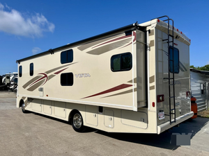 EN OFERTA: Autocaravana W-I-N-N-E-B-AG-O V-I-S-T-A 31BE USADA EN EXCELENTES CONDICIONES, MODELO 2017, ALTO RENDIMIENTO, 36 pies de largo, 2000 kg de carga útil, color oscuro, en venta. - Product Image 4