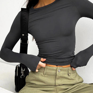 Vente en gros OEM de t-shirts bon marché essentiels pour femmes streetwear personnalisé à manches longues haut de gamme uni pour filles - Product Image 2