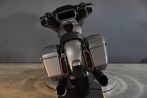 Harley-Davidson Usada del 2023 ®   CVO ™   Street Glide ®   FLHXSE disponible para la venta - Product Image 4