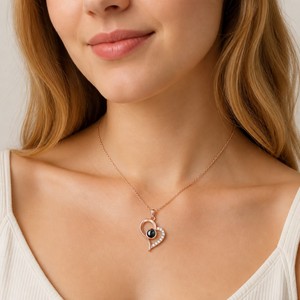 Collar de Proyección 100 Idiomas Te Amo con Forma de Corazón Cristal <span class=keywords><strong>y</strong></span> Estrás para Foto para Mujer San Valentín - Product Image 1
