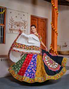 Pancharangi คอลเลกชันพิเศษสำหรับผู้หญิง Navratri สวมสไตล์อินเดียและปากีสถานสำหรับคู่รัก - Product Image 6