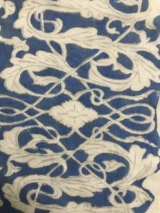 Tela de Algodón Estampada a Mano con Diseño Geométrico Jaal en Azul Índigo y Blanco, Textil Tradicional Indio - Product Image 2