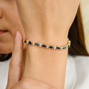 Collection glamour de haute qualité faite à la main saphir bleu naturel et bracelet de tennis de mariage en diamant or jaune massif 18 carats - Product Image 4