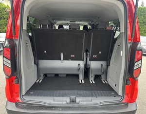 Ford Tourneo Custom 2020-2024 Usada en Venta, Económica, con 7-9 Asientos de Cuero, Cámara Trasera, Volante a la Izquierda - Product Image 6