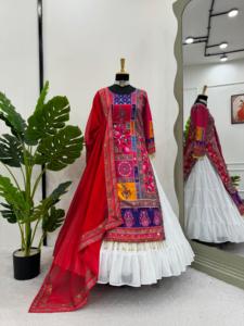 Designer Party Wear Top-Bottom et Dupatta avec impression numérique avec diamant avec latkan fantaisie - Product Image 6