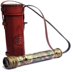 Caleidoscopio de latón grabado clásico con detalle de corona en estuche de cuero disponible a precios al por mayor - Product Image 2