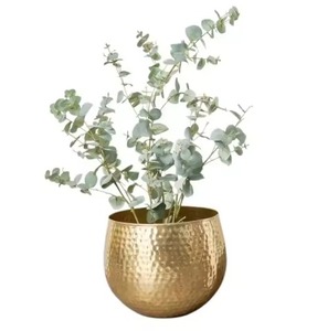 Vase design en métal doré Pot de fleurs décoratif de luxe Accent intérieur moderne pour la maison et le bureau - Product Image 6